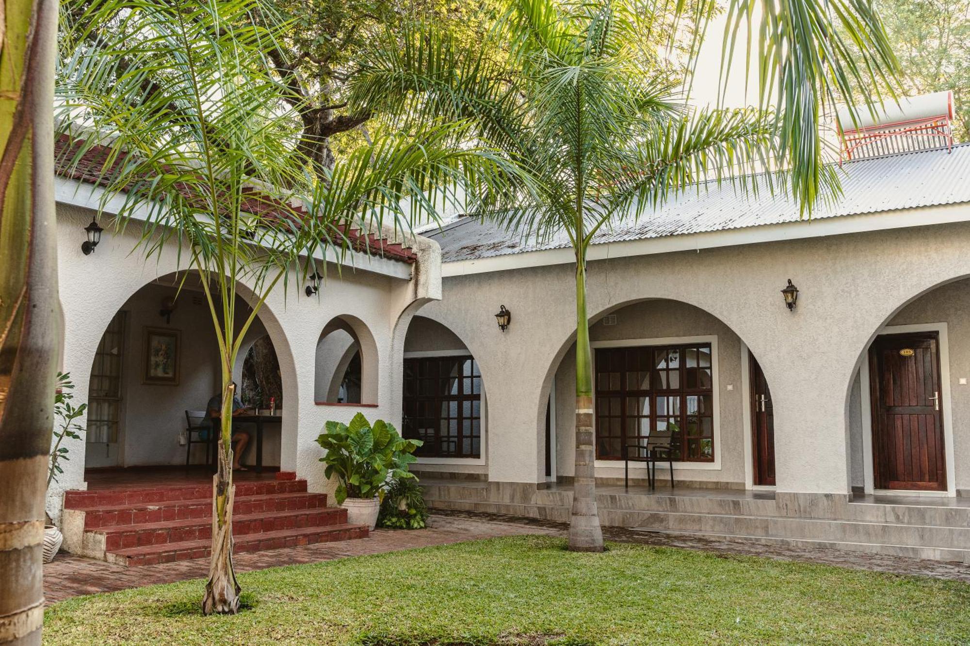 Jacaranda Lodge Victoria Falls Ngoại thất bức ảnh